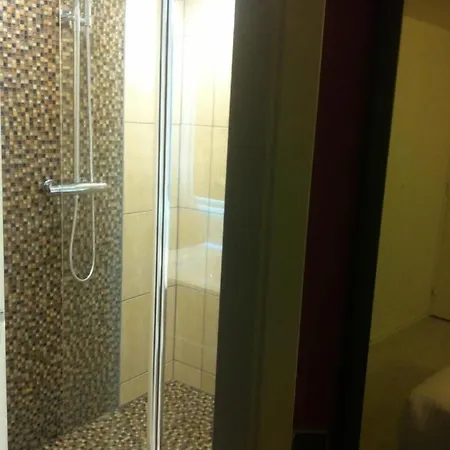 Du Val De Seine Hotel 2*