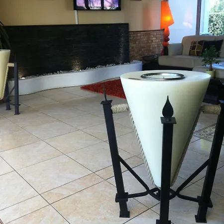 Du Val De Seine Hotel 2*