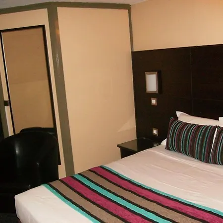 Du Val De Seine Hotel 2*